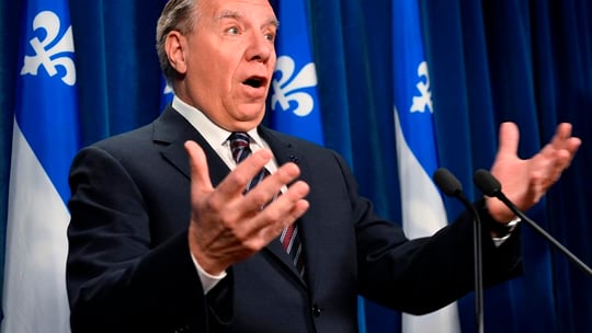 «Le nombre d'étudiants anglophones menace la survie du français», affirme Legault